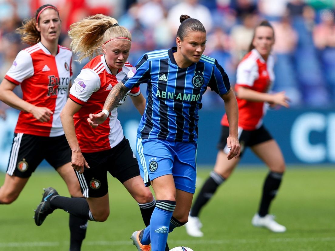 Feyenoord Vrouwen hebben met 1-4 verloren van Ajax Vrouwen in De Kuip