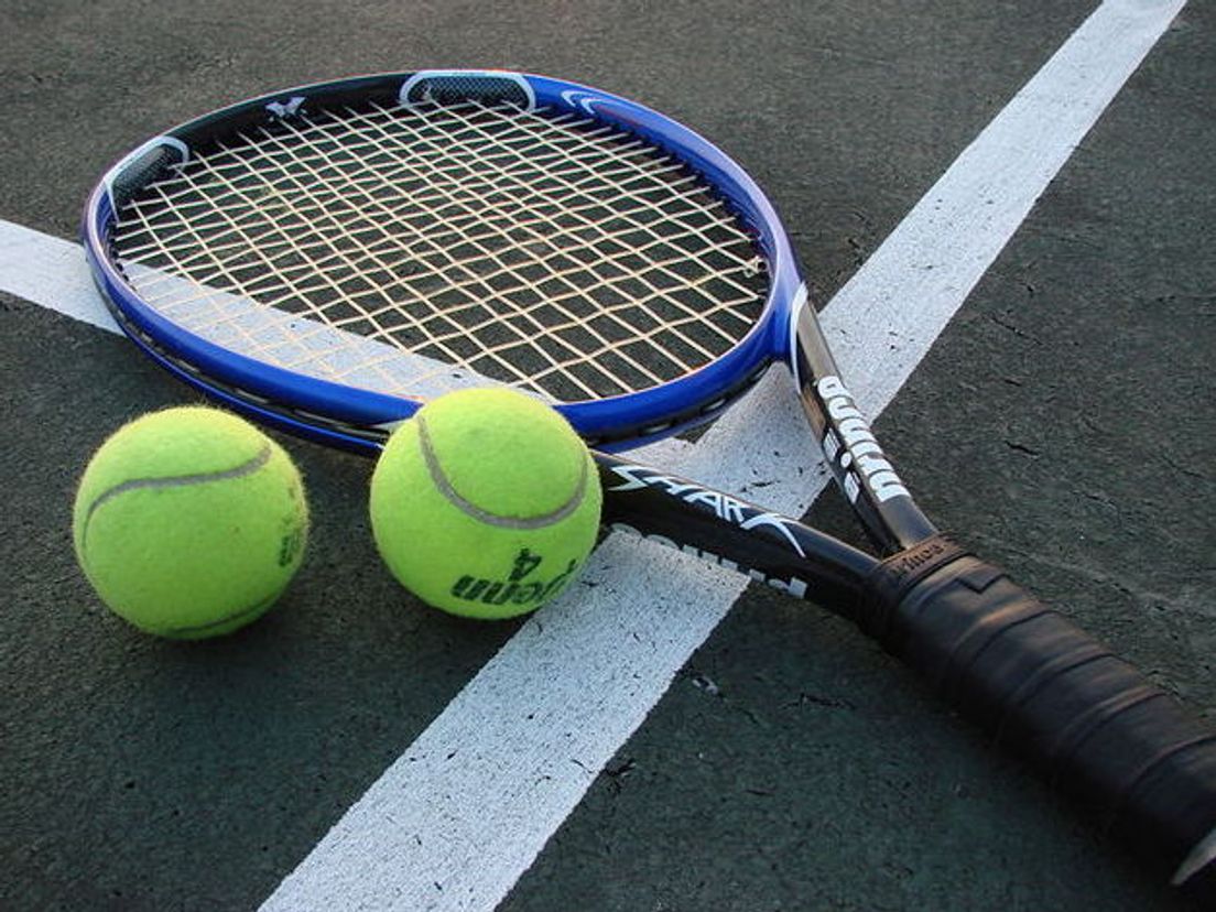 tennisracket.cropresize.tmp.cropresize.tmp.jpg