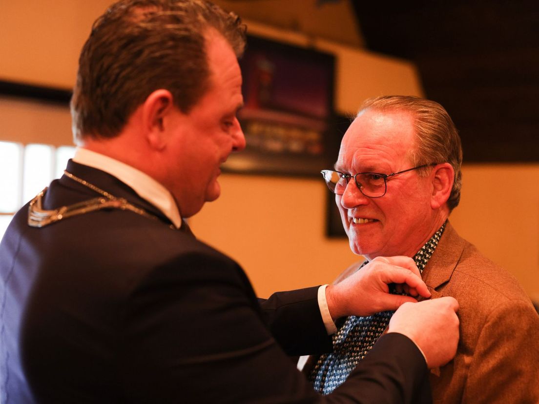 Burgemeester Renze Bergsma en Hans Bonhof