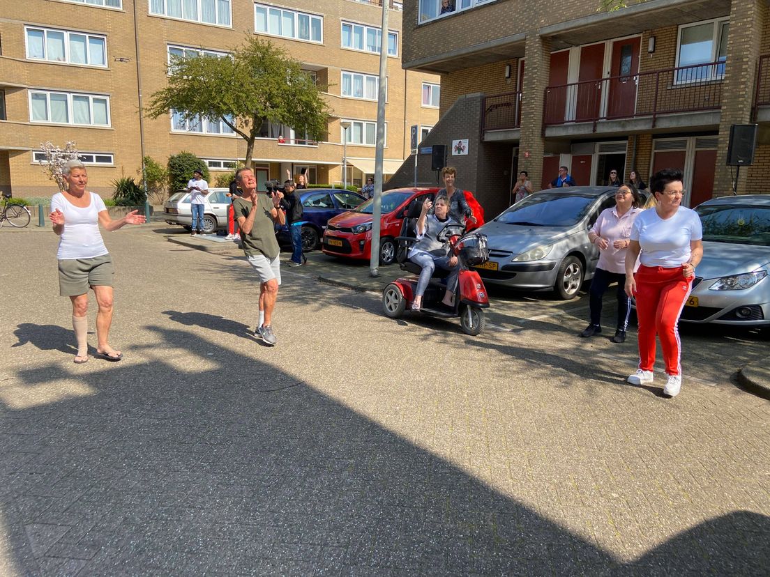 Ook beneden op straat werd er flink meegesport