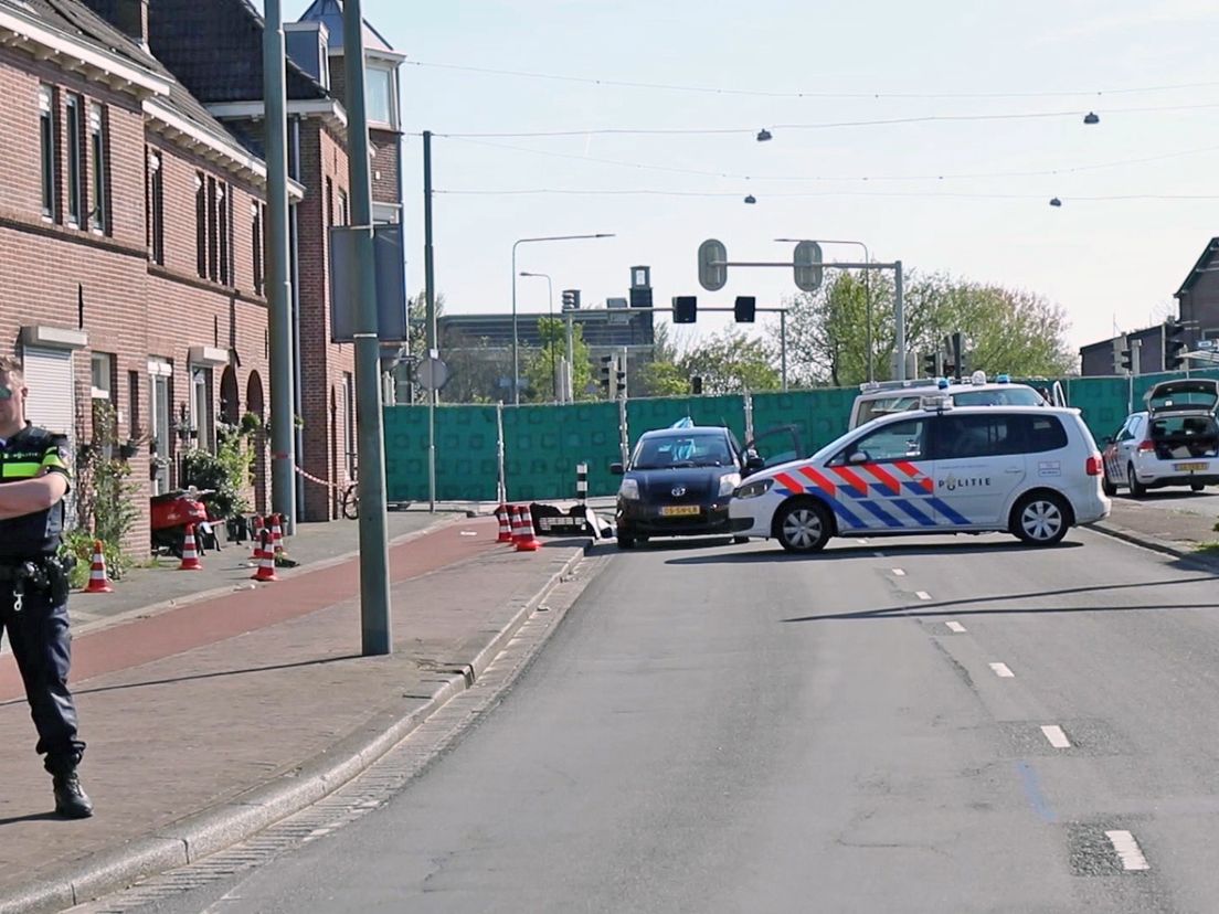 Bevrijdingsdag 2016: de Merwedestraat is afgezet na een fatale schietpartij