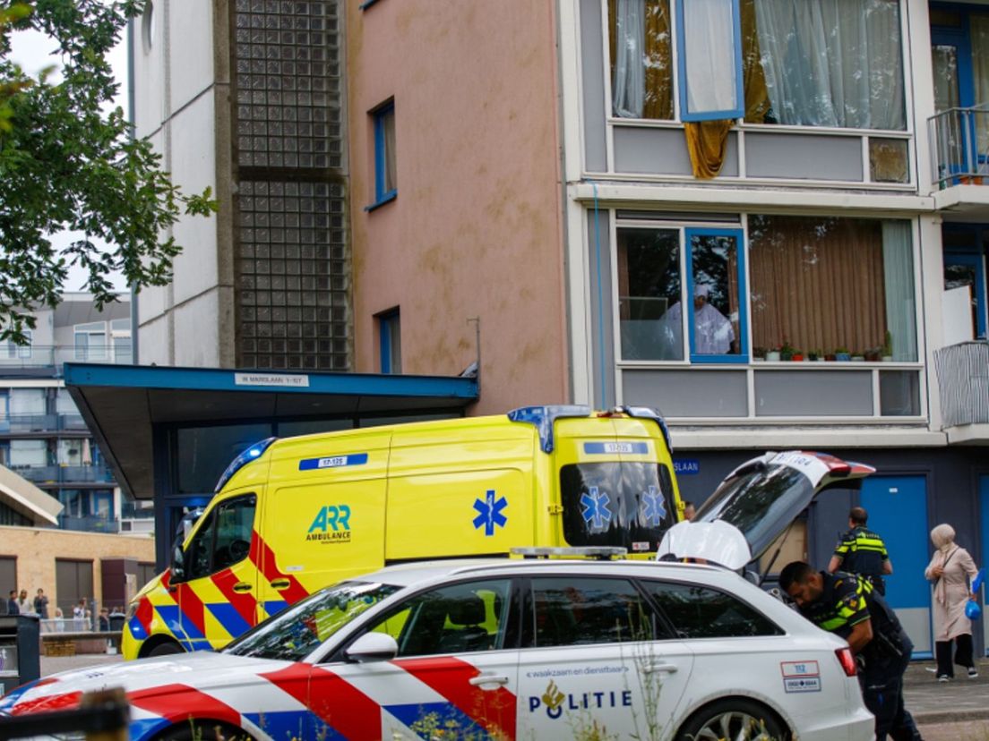 Kindje met spoed naar ziekenhuis na val uit raam