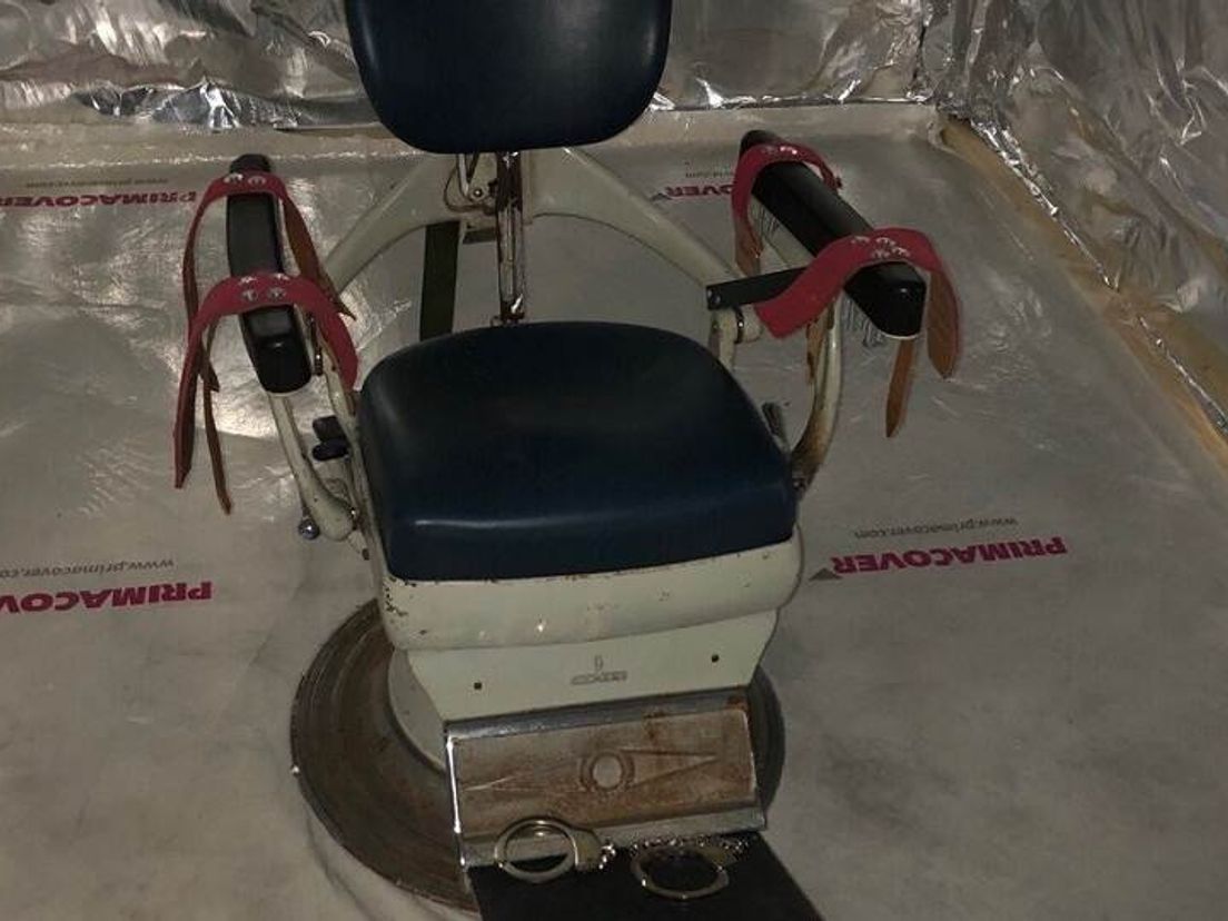 De 'tandartsstoel', bedoeld voor martelingen, in WouwsePlantage
