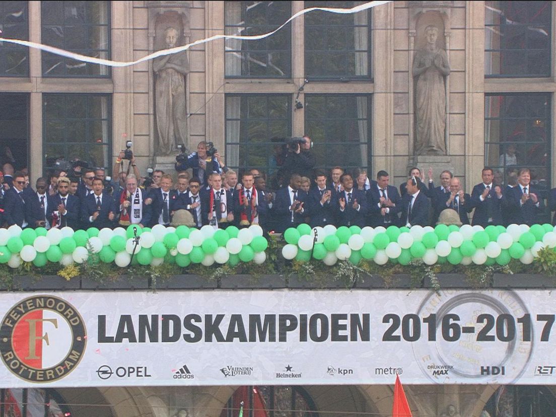 De spelers van Feyenoord bij de huldiging in het Rotterdamse stadhuis