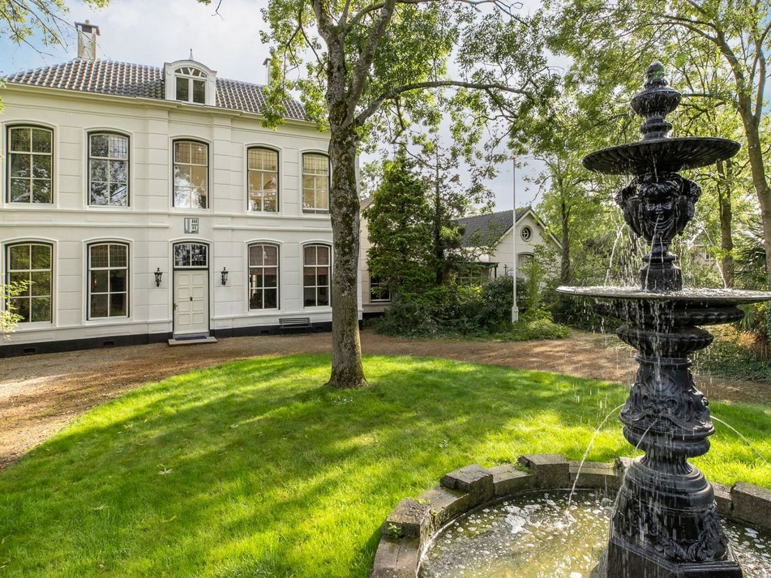 Notariswoning in de Raadhuisstraat.