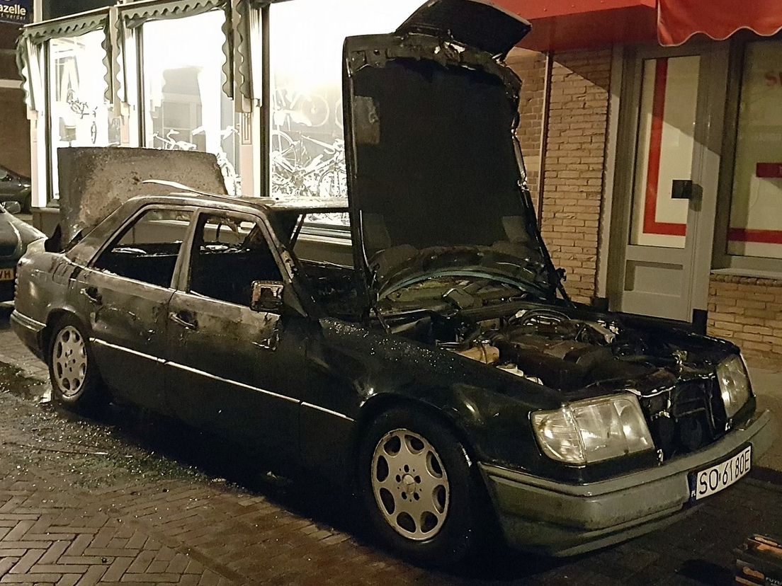 Autobrand aan de Groenelaan in Schiedam
