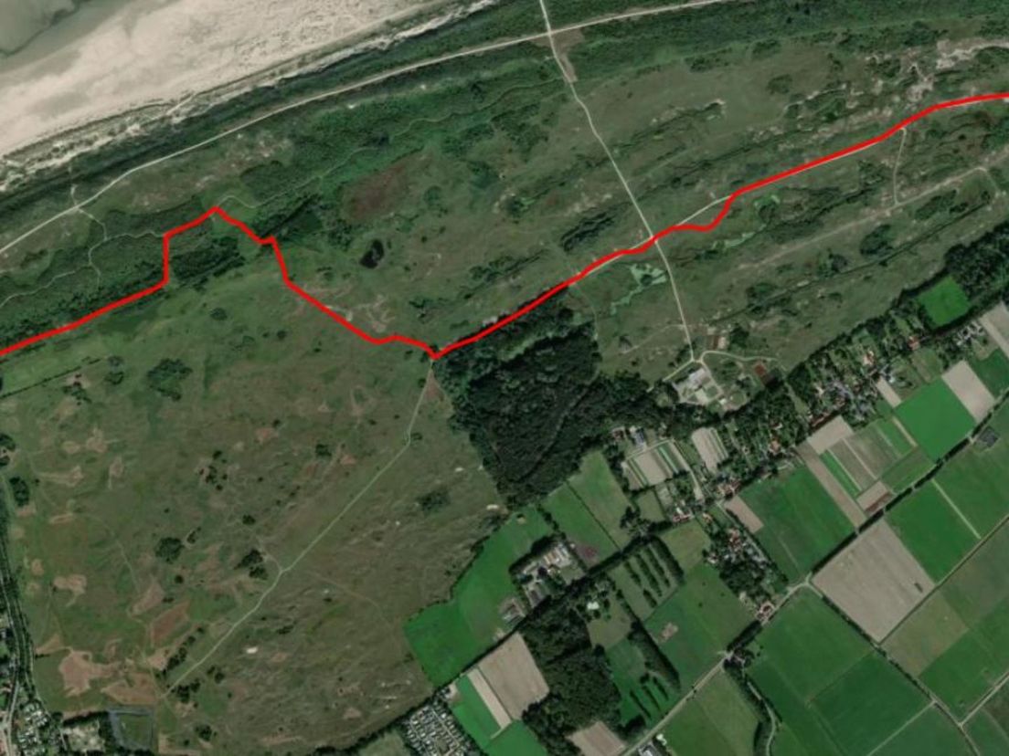 De hardlooproute (rode lijn) liep precies langs het stuk bos in het midden van het kaartje