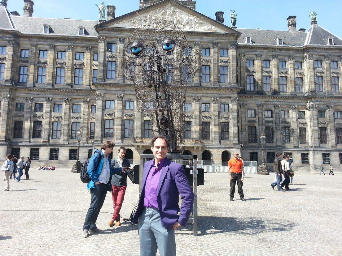 draadstalen-orakel-van-joep-van-lieshout-spuwt-teksten-rijnmond