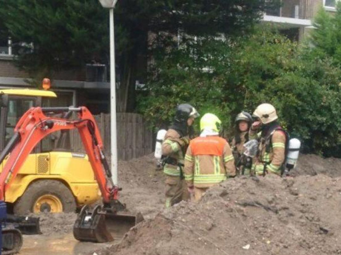 Brandweermensen bij het gaslek in Schiedam