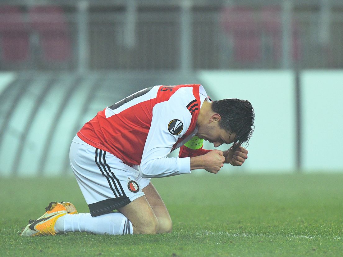 Steven Berghuis baalt na de uitschakeling in de Europa League.