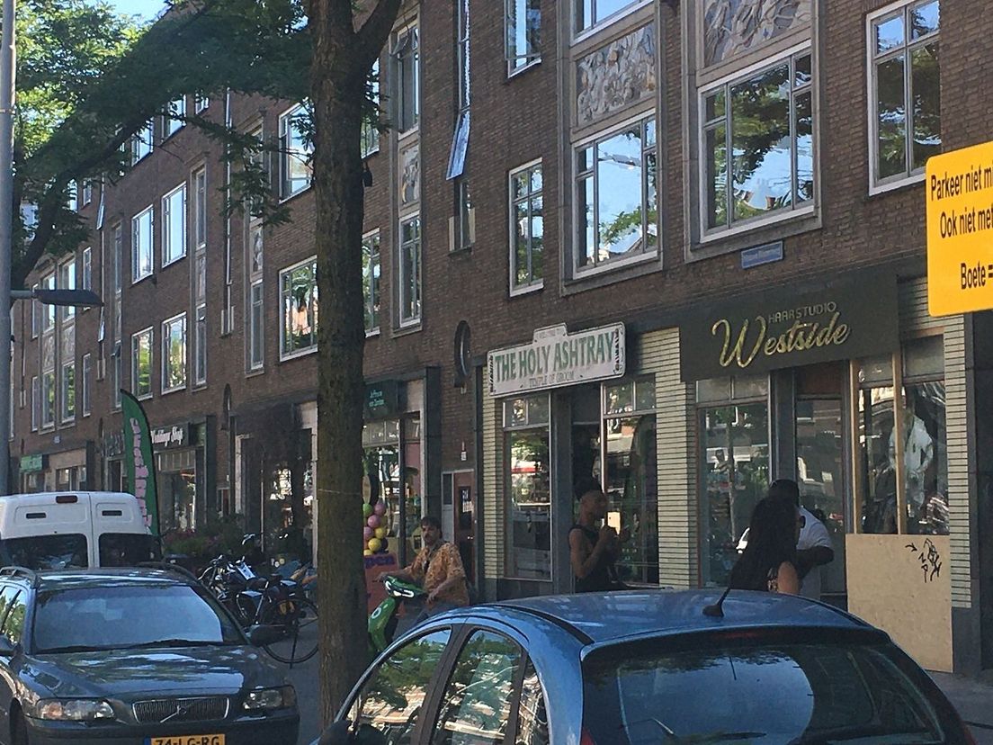 De gemeente hing eind juli borden op tegen fout parkeren op de Nieuwe Binnenweg