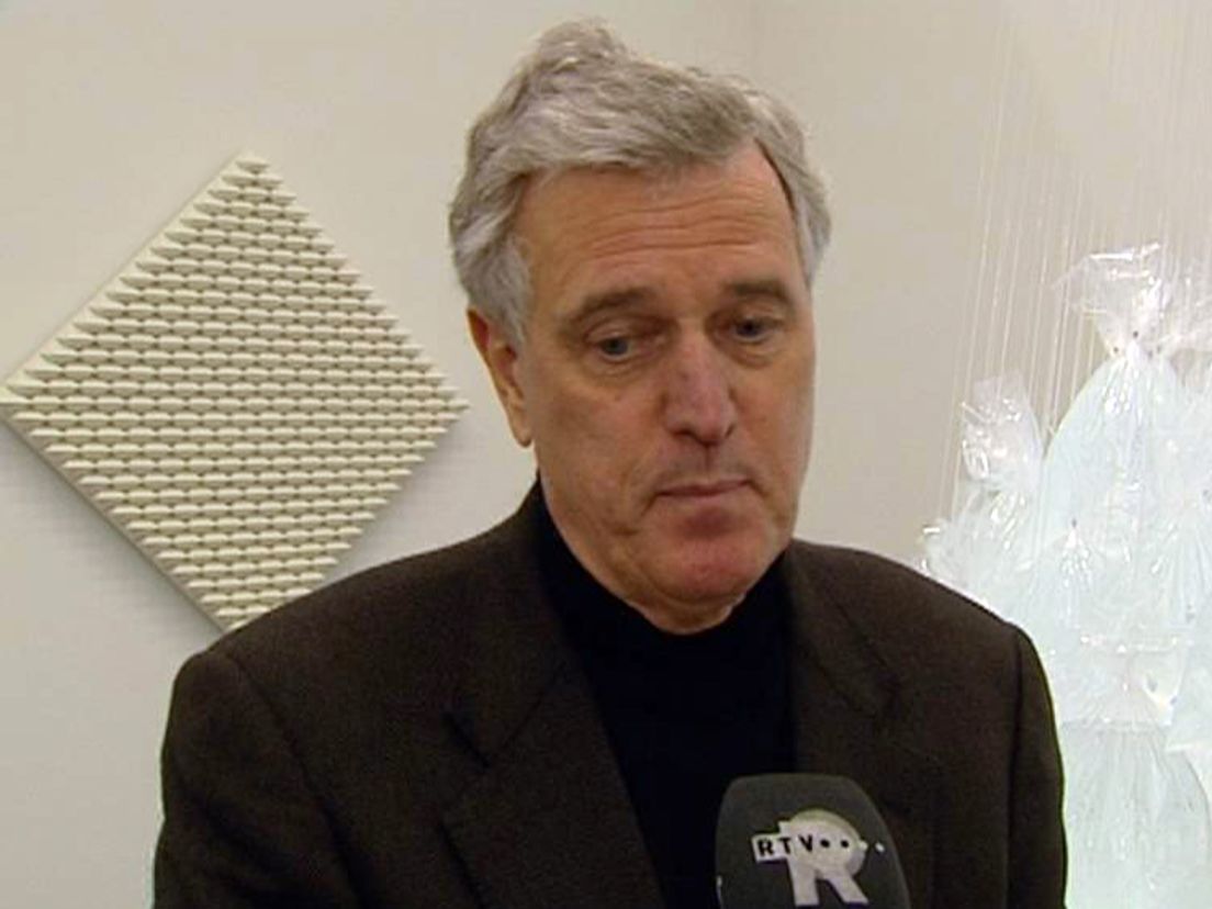 Joop van toont eigen kunstcollectie Rijnmond