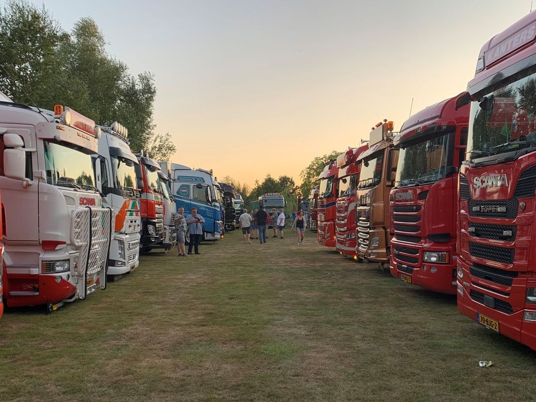 Truckfestijn Diepenheim: honderd vrachtwagens, zat bier en genoeg gezelligheid