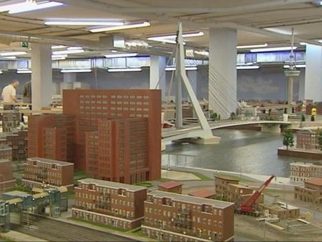 Railz_Erasmusbrug.cropresize.tmp.jpg