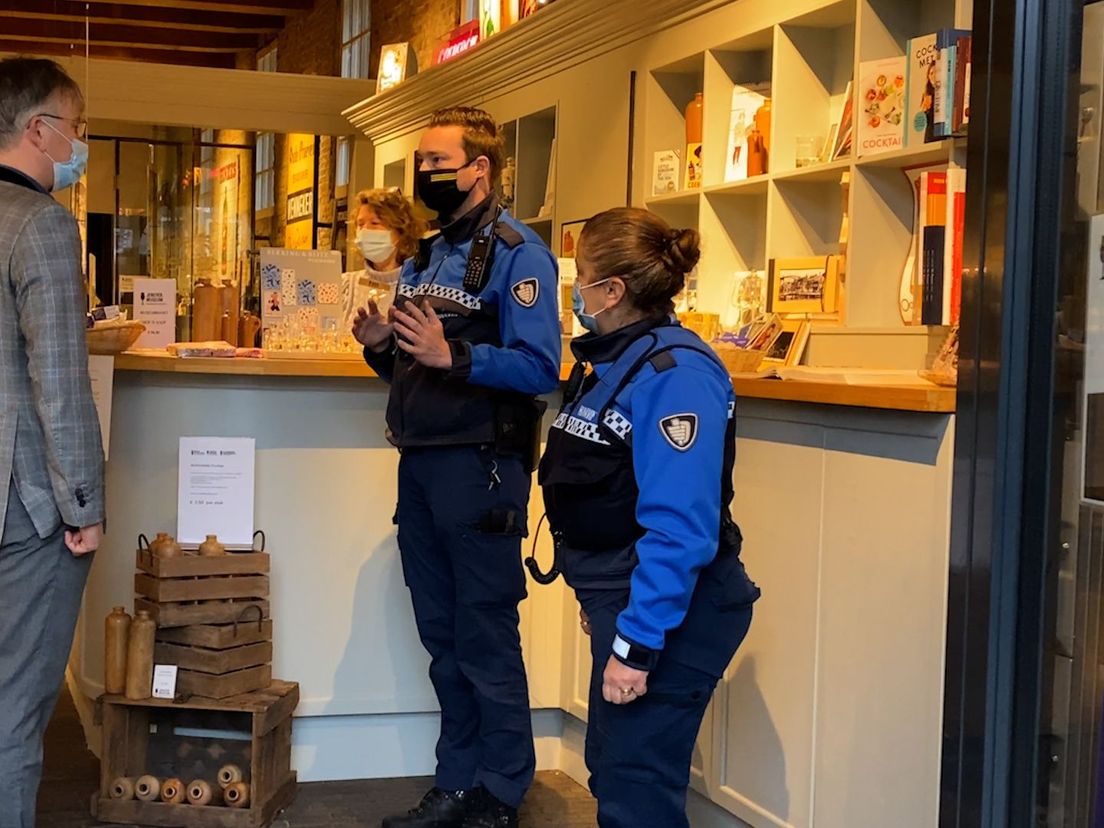 Het Jenevermuseum werd woensdag na 40 minuten open te zijn bezocht door de handhaving