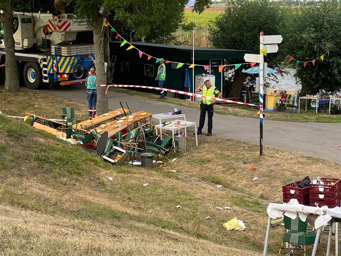 Het ongeluk heeft in Nieuw-Beijerland een enorme ravage aangericht