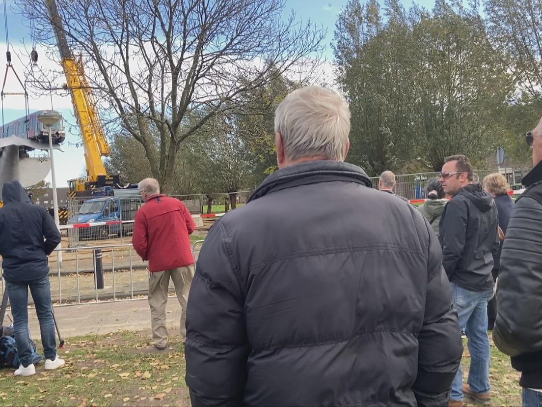 Veel bekijks bij de metrowagon in Spijkenisse