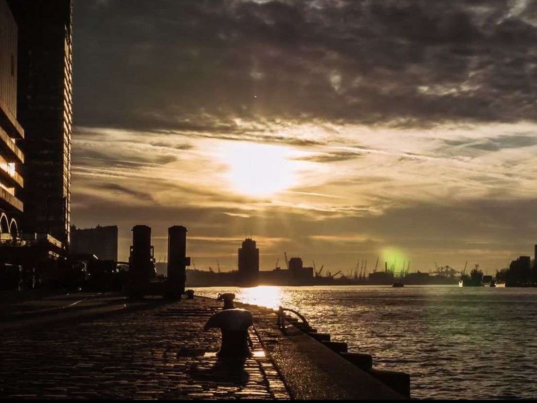 Een screenshot uit de korte film over Rotterdam.
