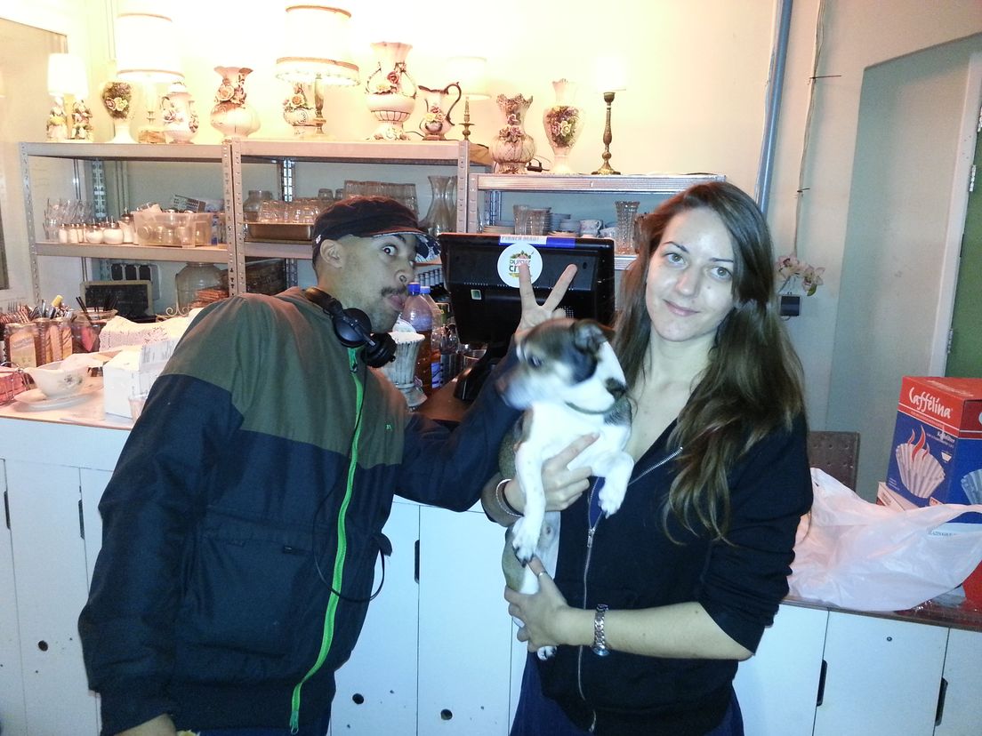 Bedrijfsleidster Wendy Wolf + hond Rizzla/Vega-Kapsalon-passanterant