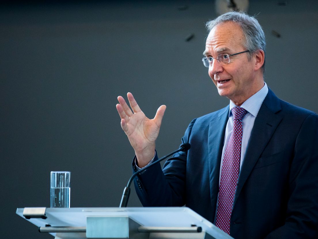 Minister Henk Kamp voert de plannen voor windmolens door (Rechten: ANP / Bart Maat)