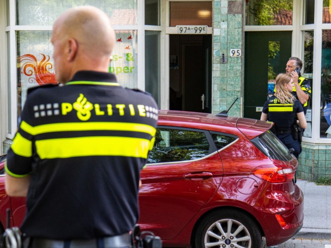De politie doet onderzoek na een steekpartij in Rotterdam-Zuid