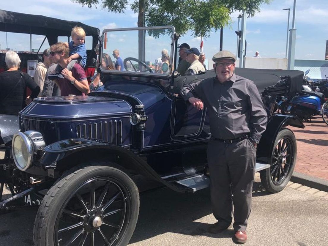 Stanley stoomauto met eigenaar Peter Turvey