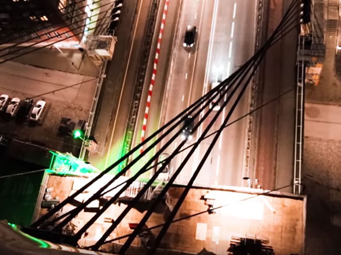 Het uitzicht vanaf bovenin de brug
