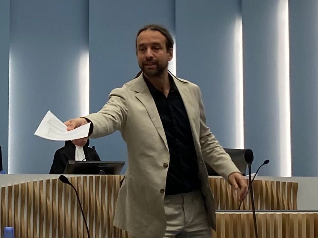 Willem Engel in de rechtbank van Rotterdam
