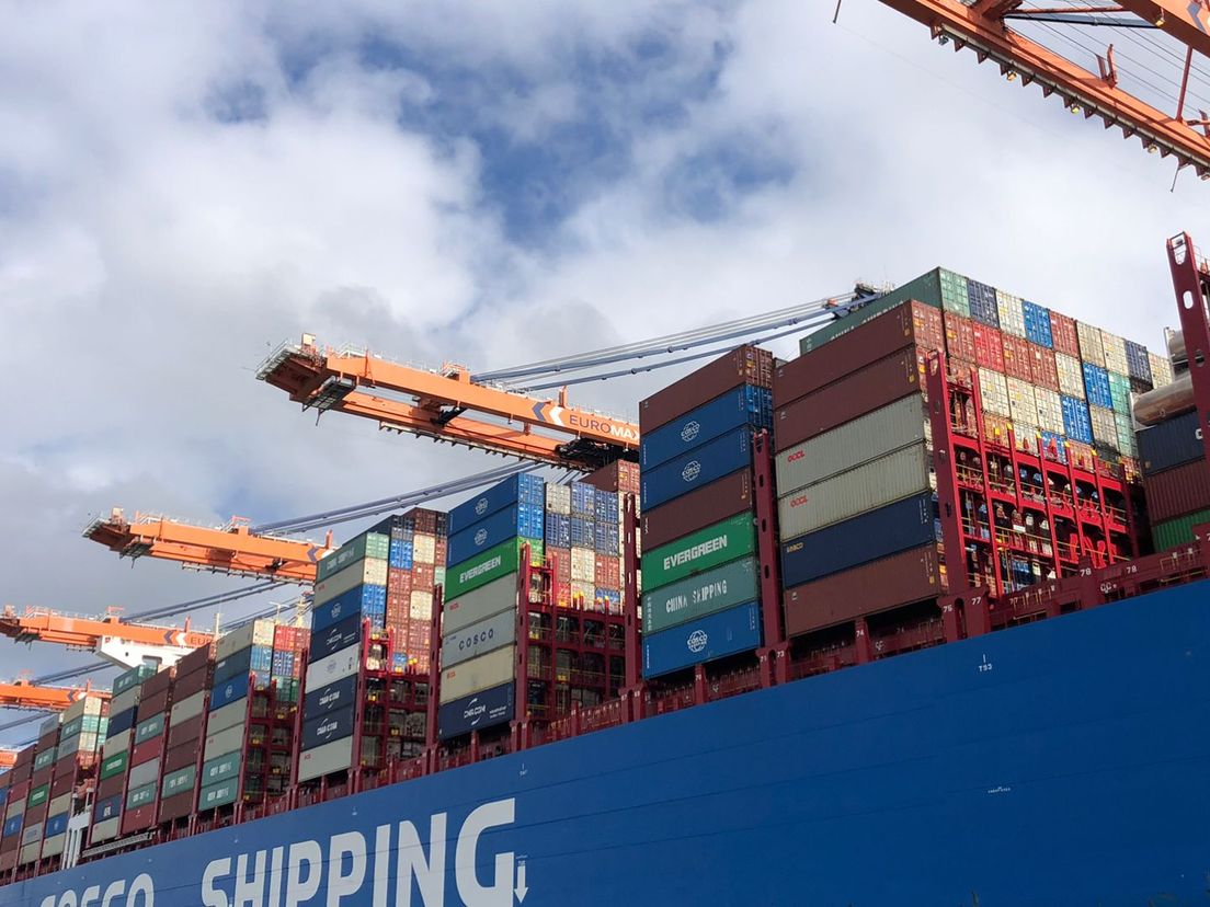 Containerschip laden en lossen