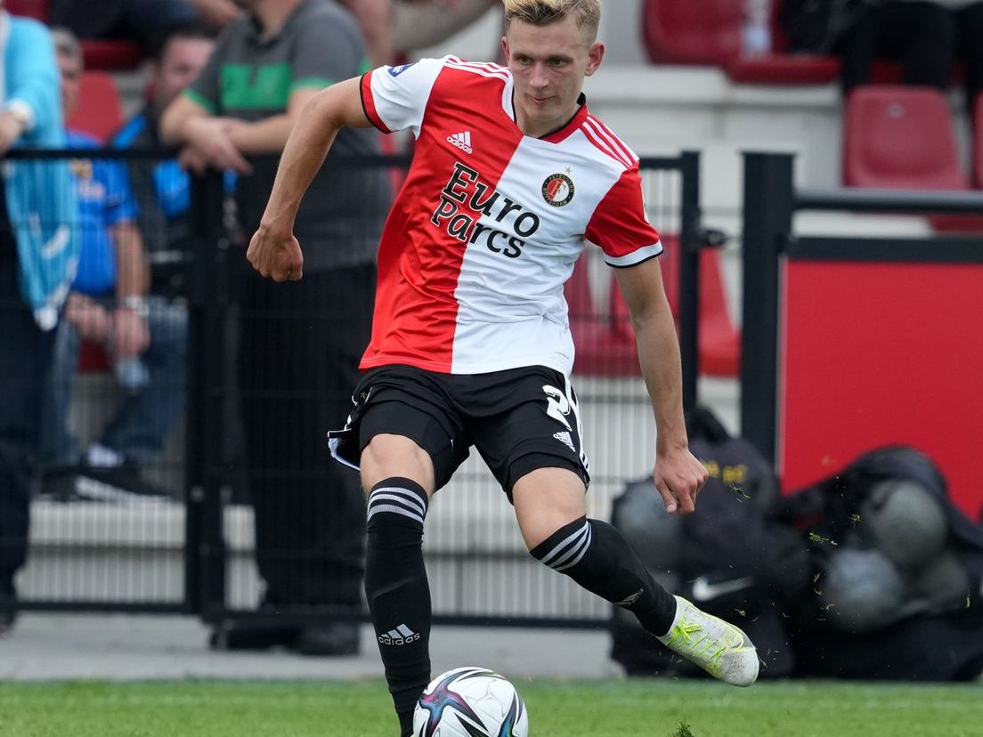 Marcus Pedersen namens Feyenoord in actie tegen AEK Athene