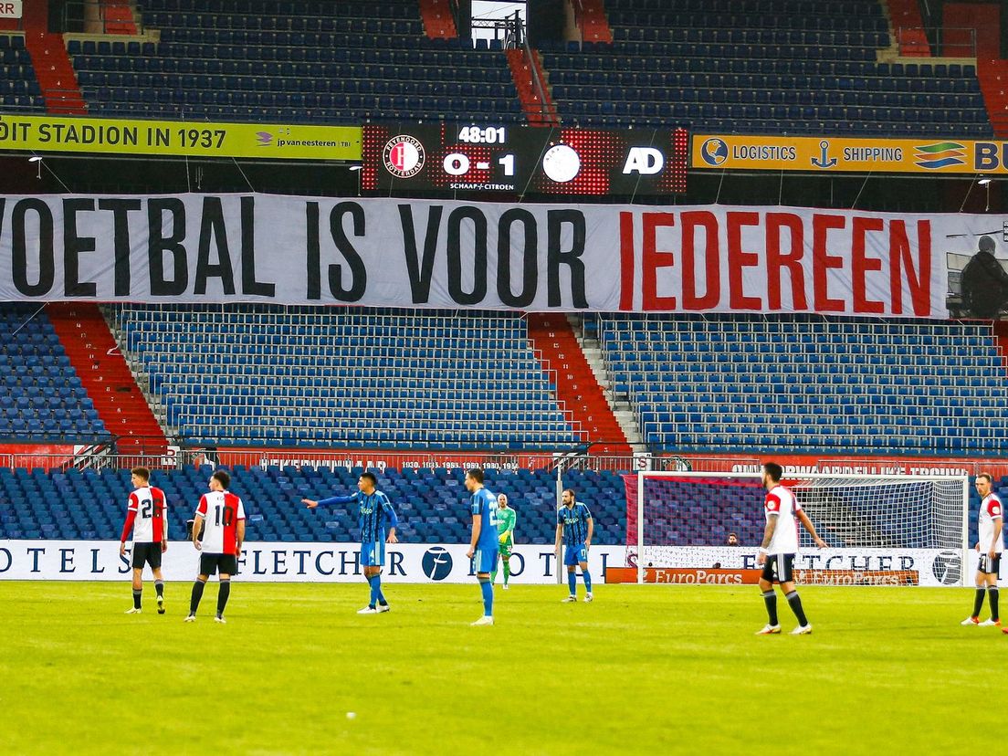 Een lege Kuip tijdens Feyenoord-Ajax