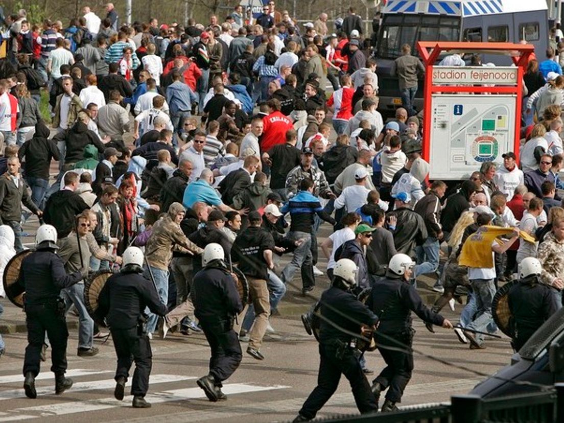 feyenoordrellen.cropresize.tmp.jpg