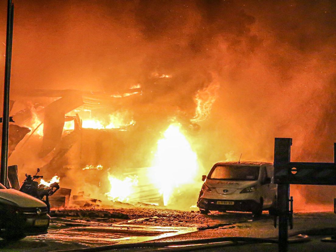 De felyx-loods in Capelle aan den IJssel staat in lichterlaaie