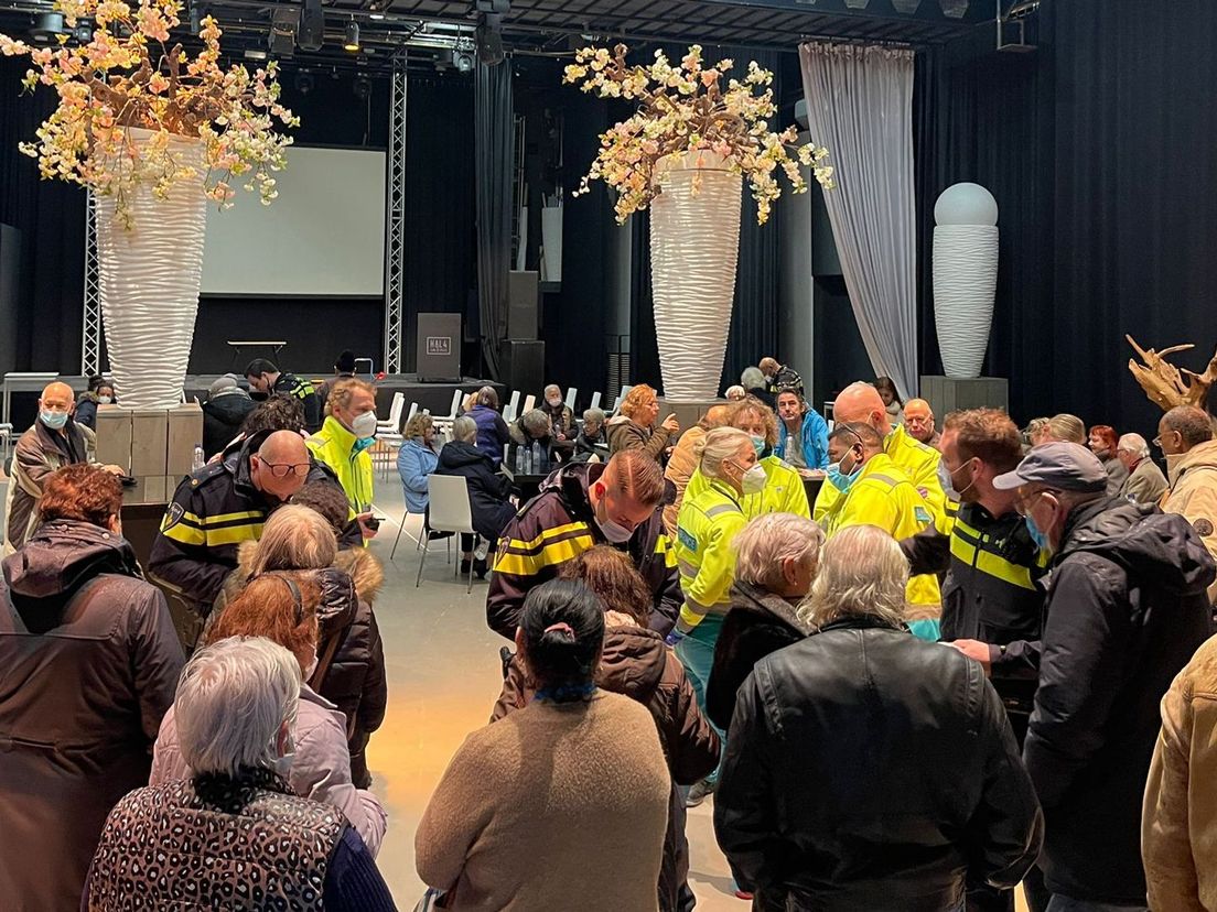 Geëvacueerde flatbewoners in HAL4