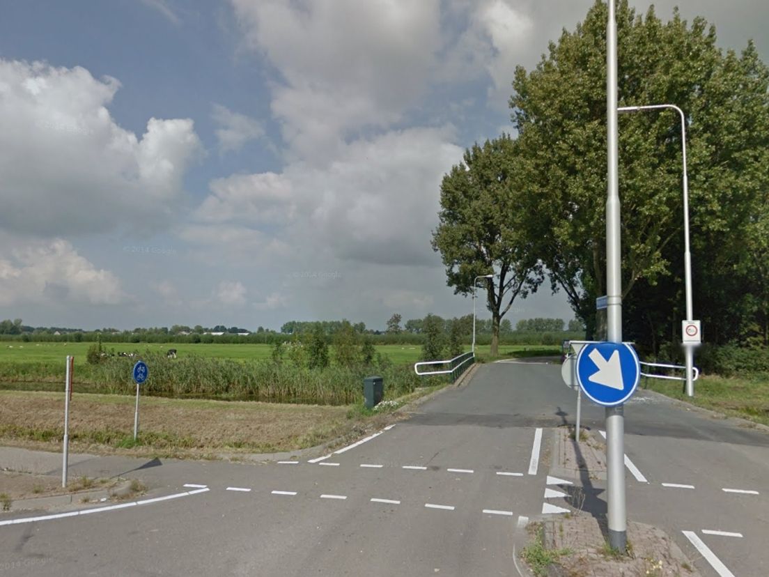 Kruising van de Middenweg met de N214