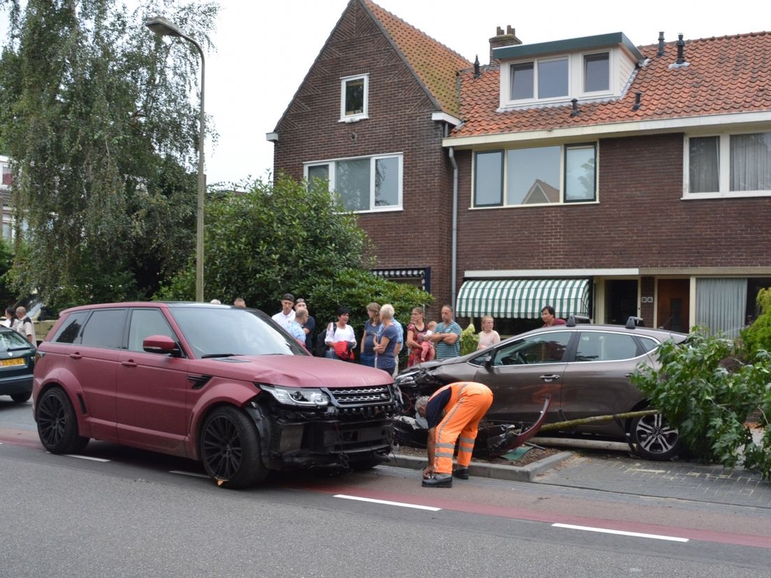 Beschadigde auto's na het foutje van Van Beek