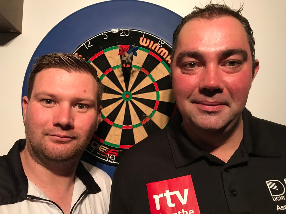 Wyan Alders en Frank Posthumus willen samen 51 uur darten (Rechten: RTV Drenthe / Jeroen Willems)