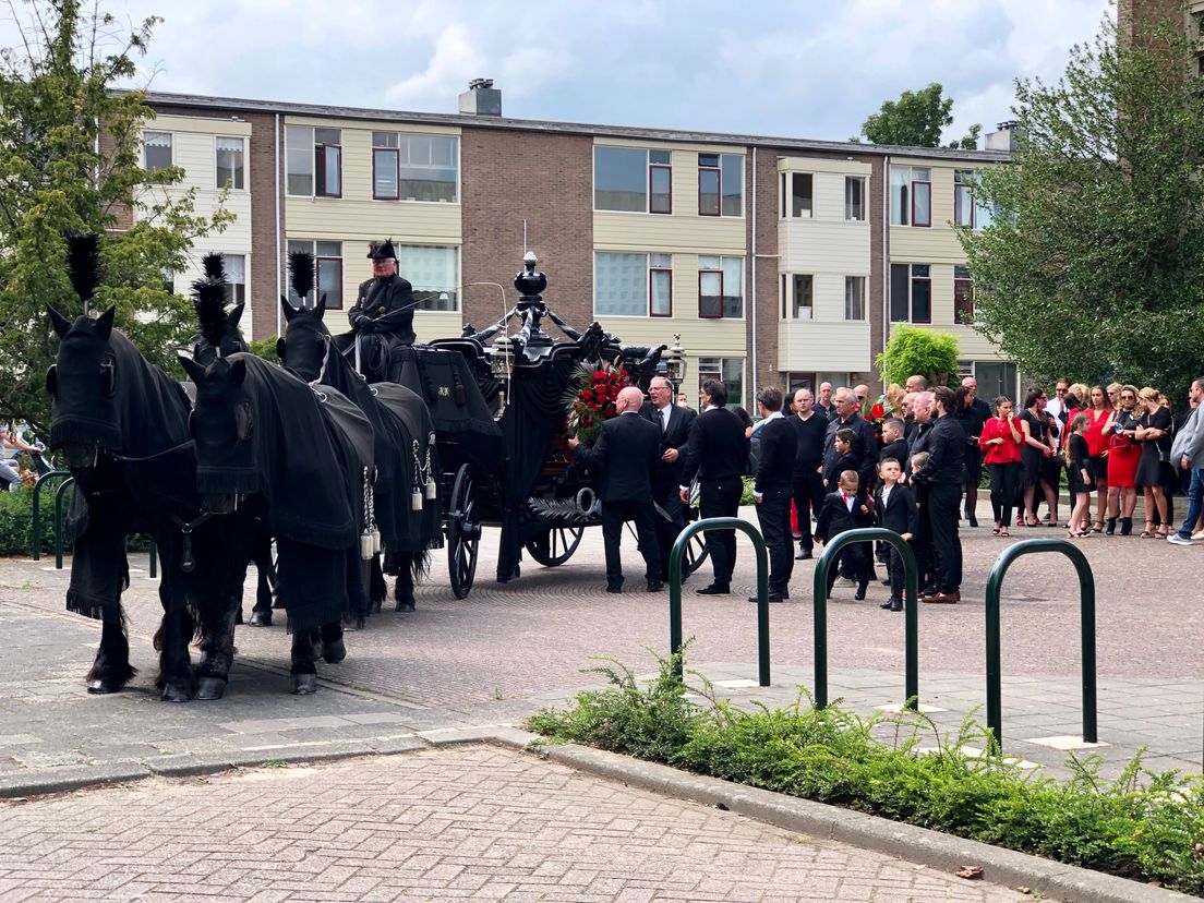 'Zigeunerkoning' Kobus L. in Ridderkerk begraven Rijnmond