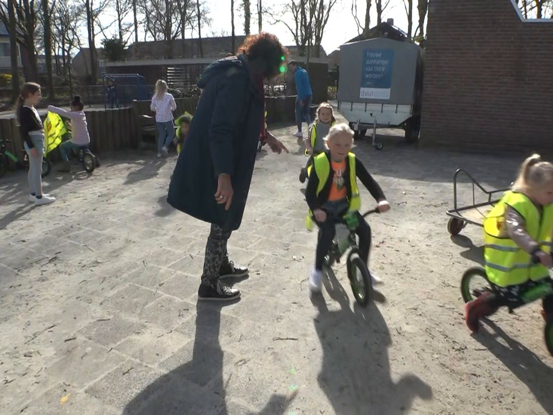 Op Tjak Kleuters Gezond Bezig Met Loopfietsjes Rtv Drenthe