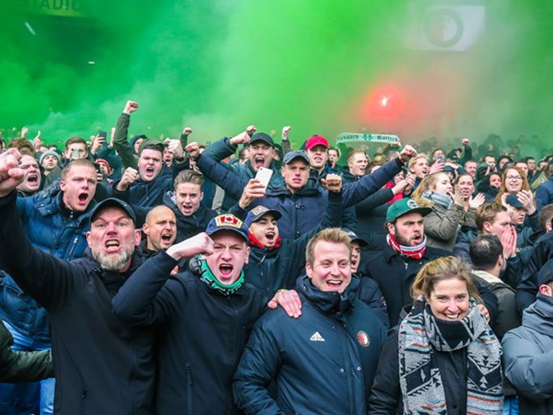Fans van Feyenoord tijdens een eerdere Klassieker tegen Ajax. (Bron: VK Sportphoto)