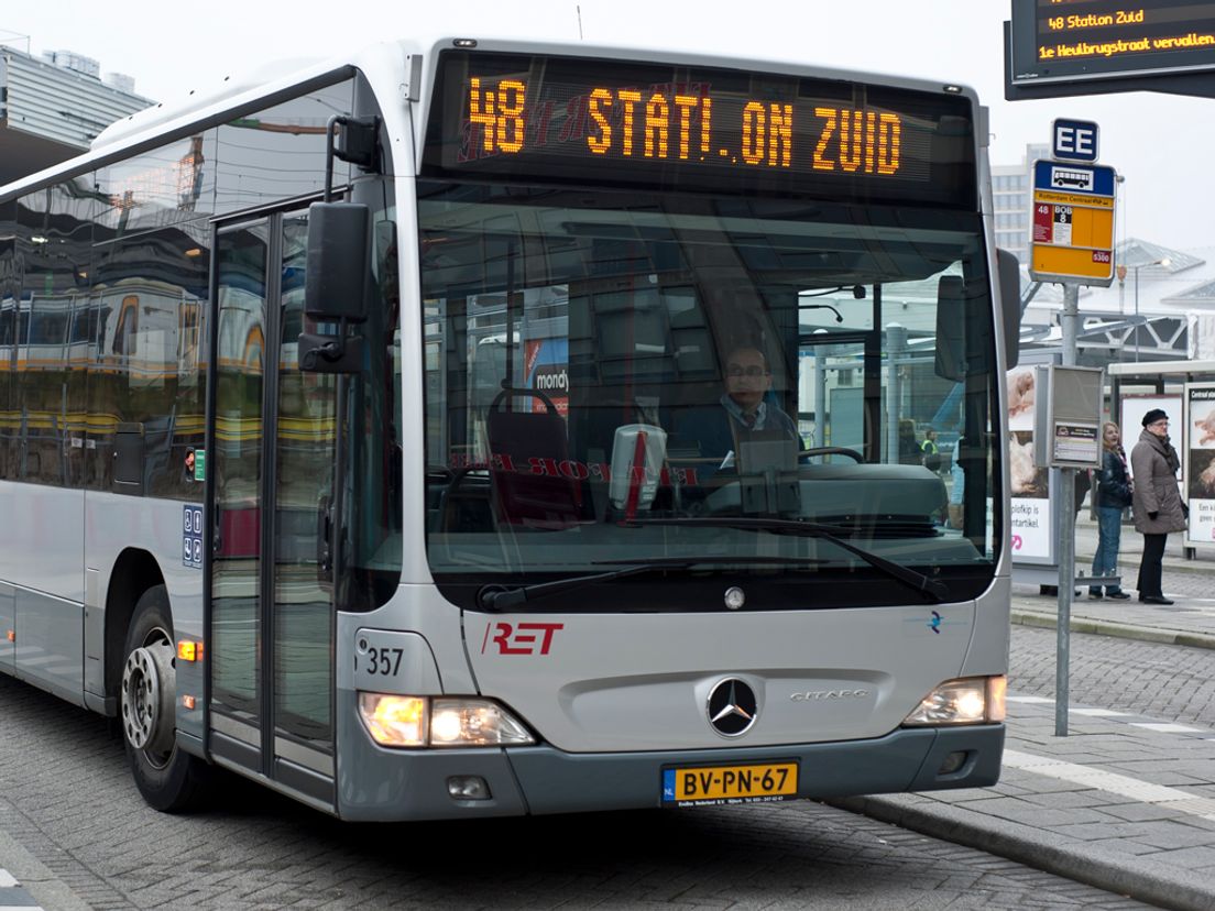 RET bus lijn 48 Rotterdam Station zuid Fotografie Roald Sekeris