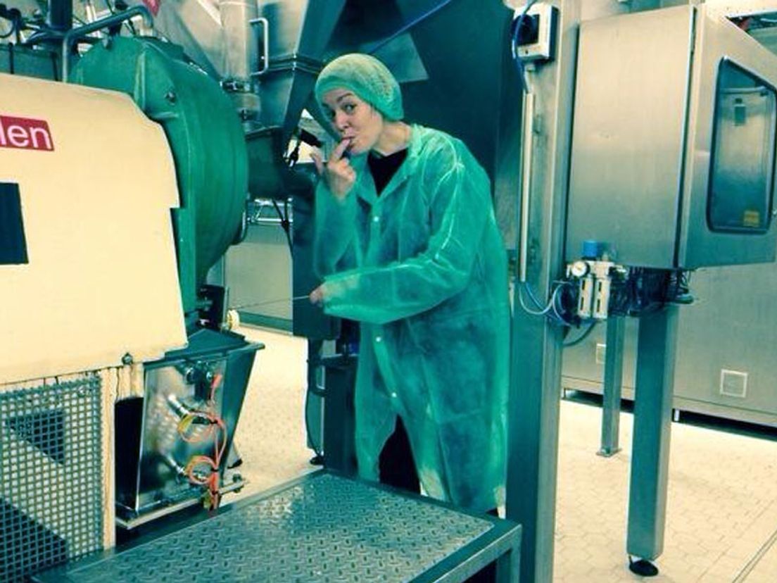 Verslaggever Jelle Gunneweg in de fabriek