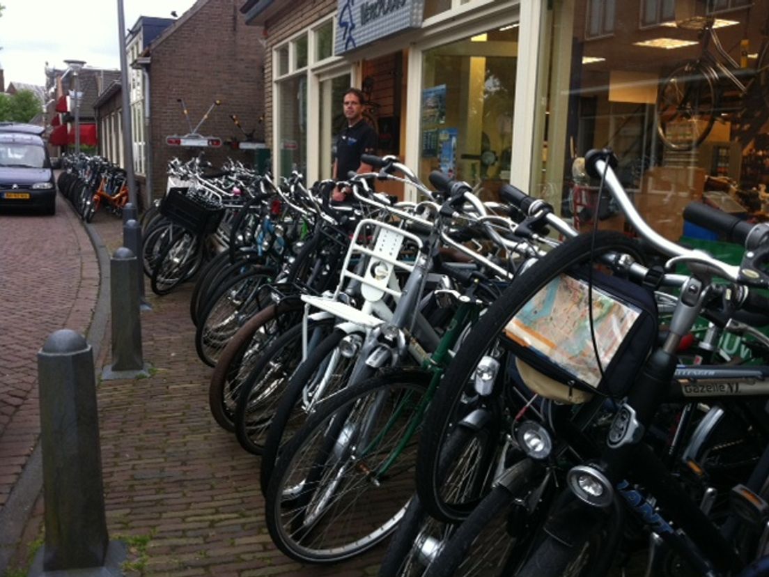 Fietsenmaker mag fietsen niet buitenzetten - Rijnmond