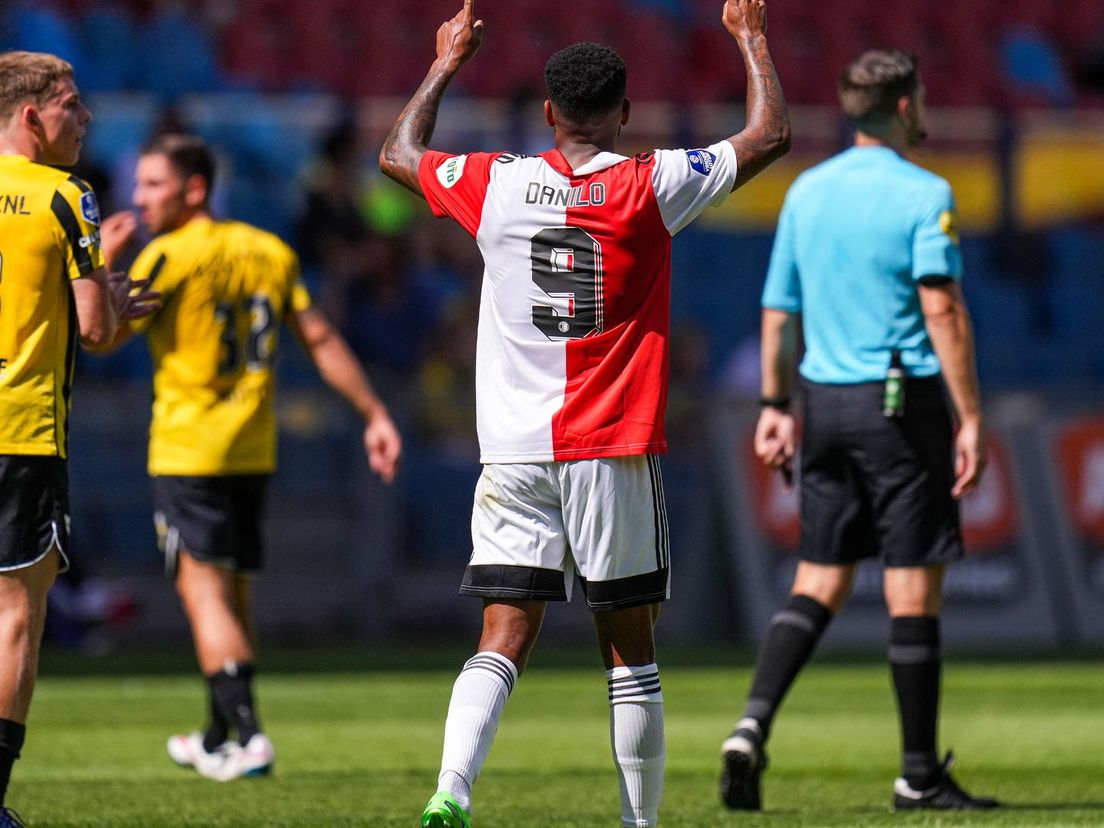 Danilo viert zijn goal voor Feyenoord tegen Vitesse