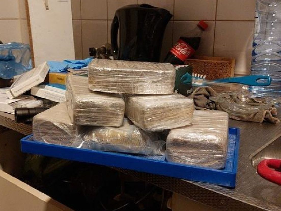 Zes kilo aan cocaïne, heroïne en MDMA aangetroffen in woning Transvaal