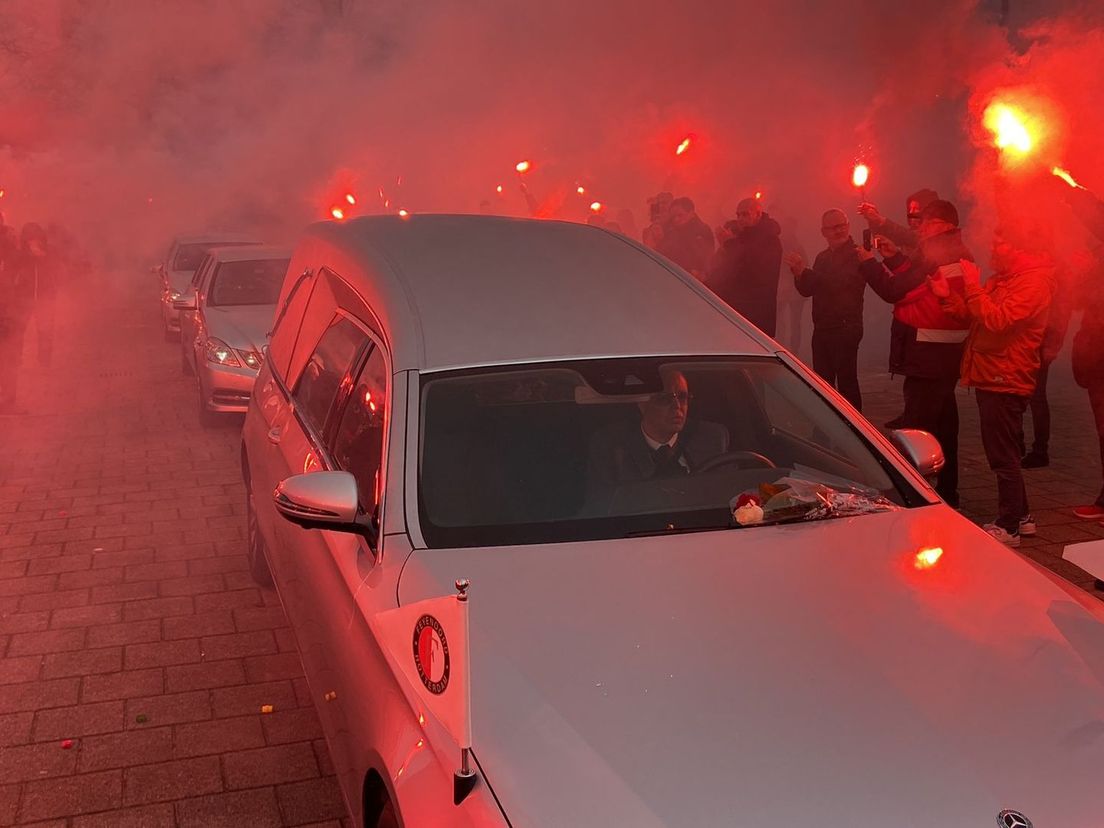 Er werd veel vuurwerk afgestoken bij het afscheid van Feyenoord-icoon Wim Jansen