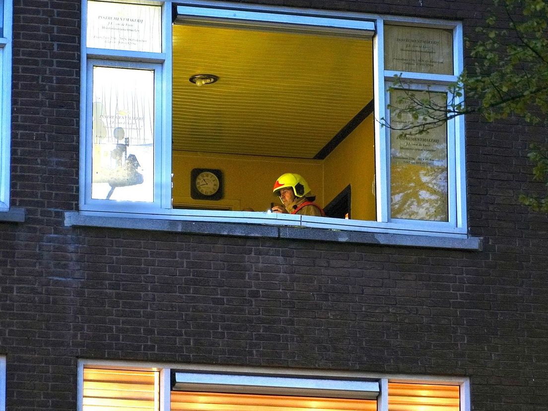 After an explosion in a balcony house in West Rotterdam, the window has popped