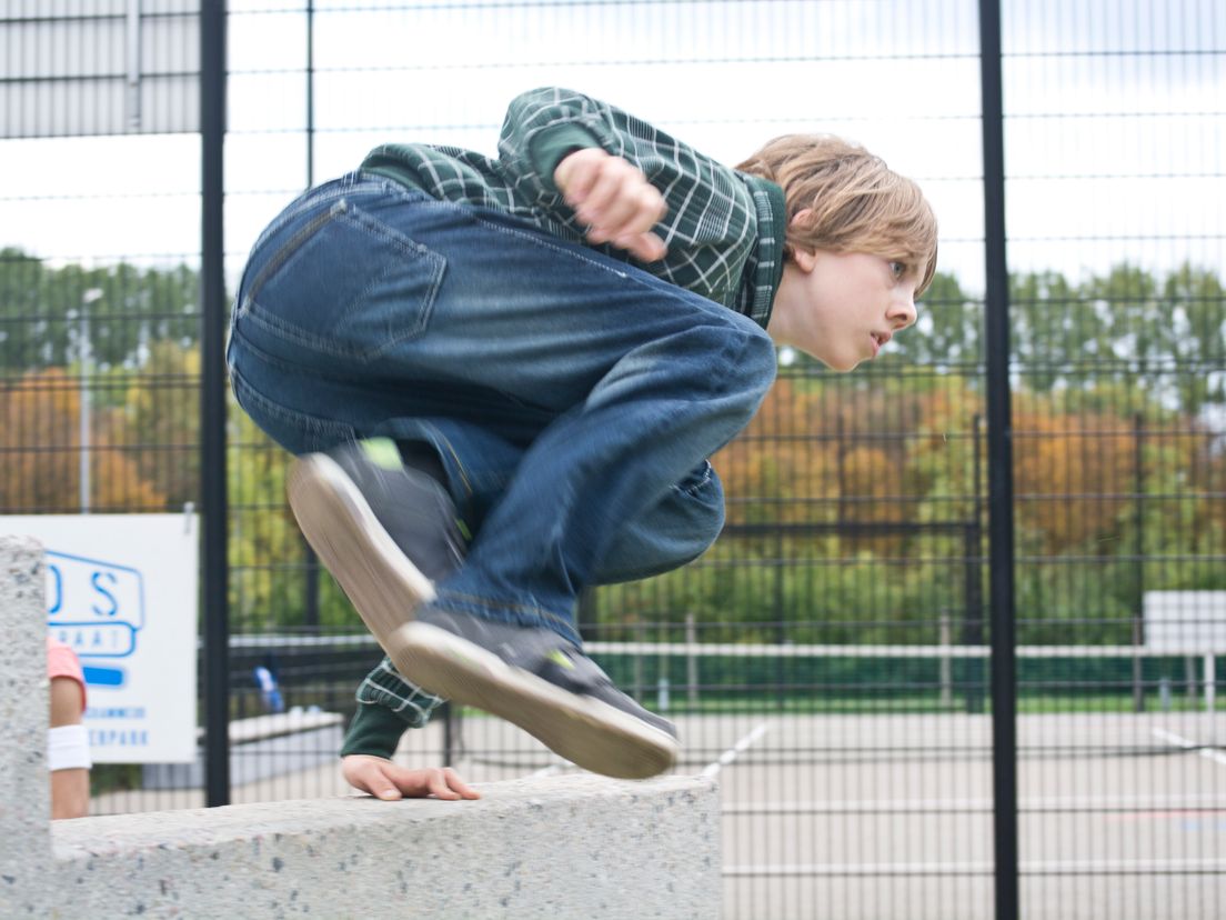 Beginnende freerunners trainen al op het parcours in Rotterdam