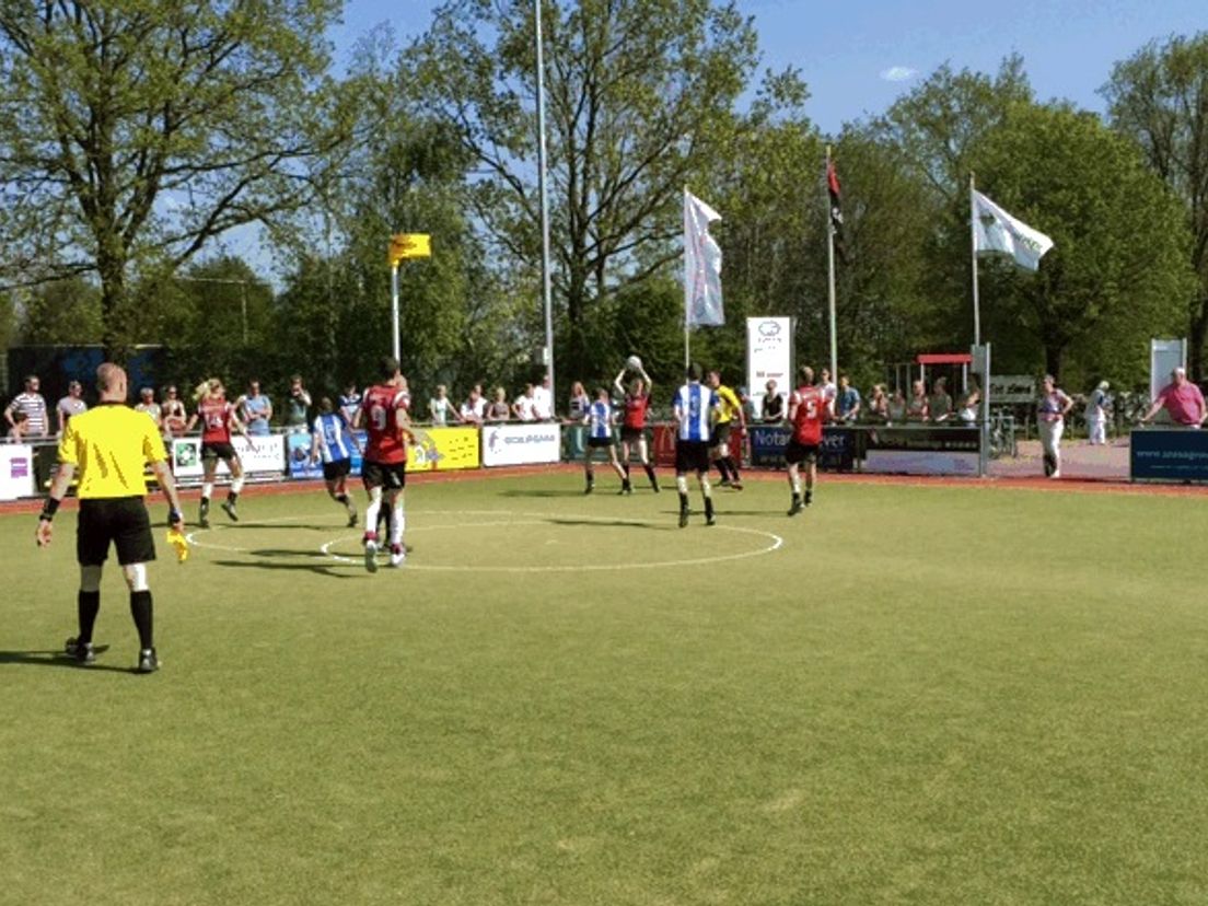 Spelmoment uit de wedstrijd DOS'46-Wageningen