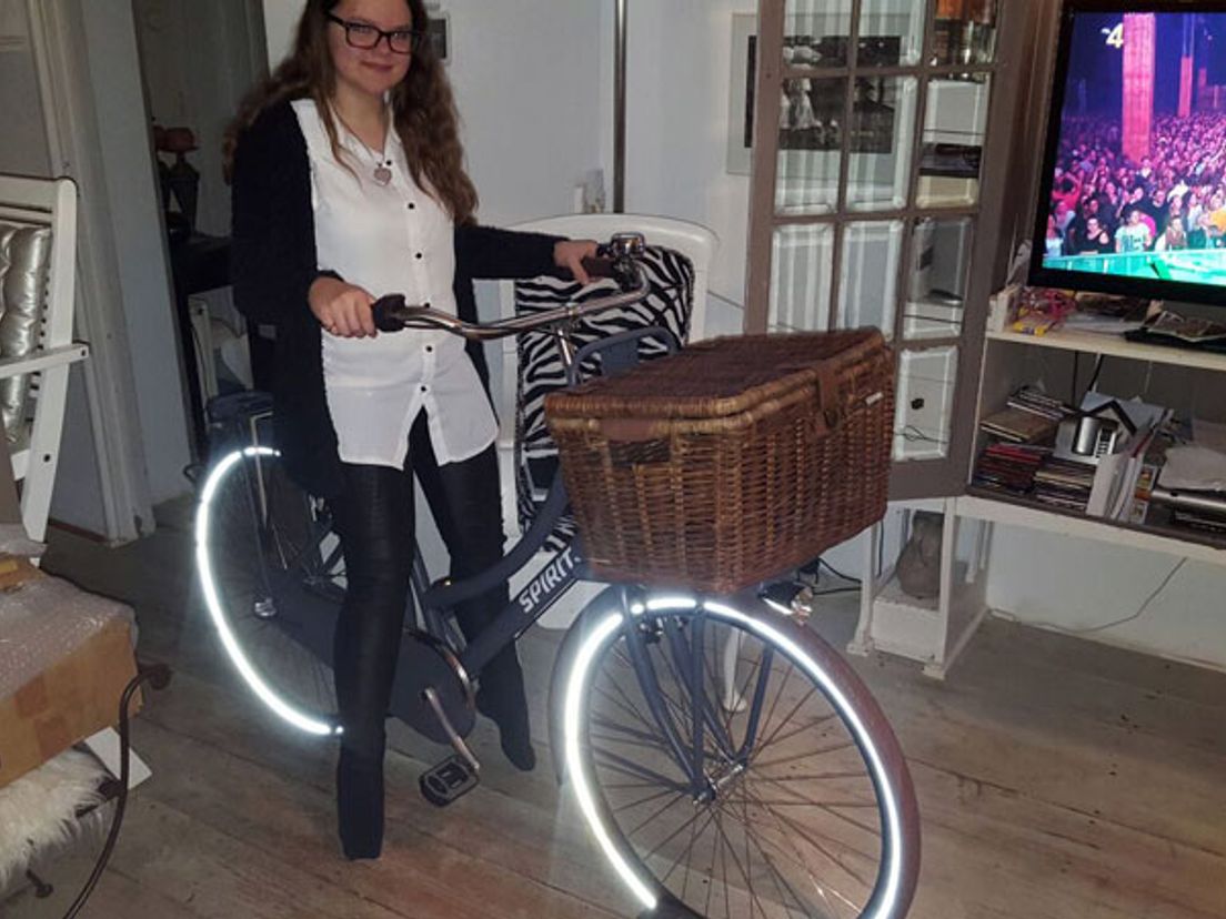 Isa met haar nieuwe fiets